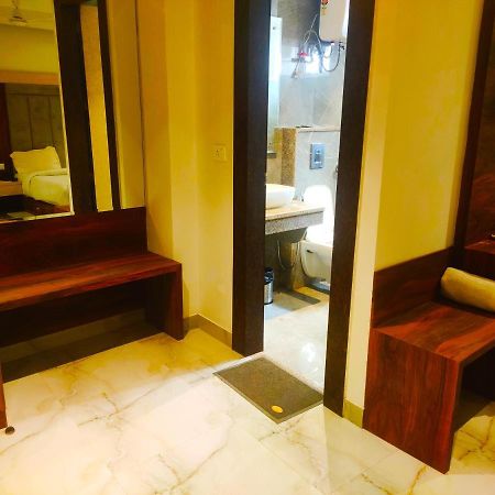 Hotel The Nilsa Ню Делхи Екстериор снимка