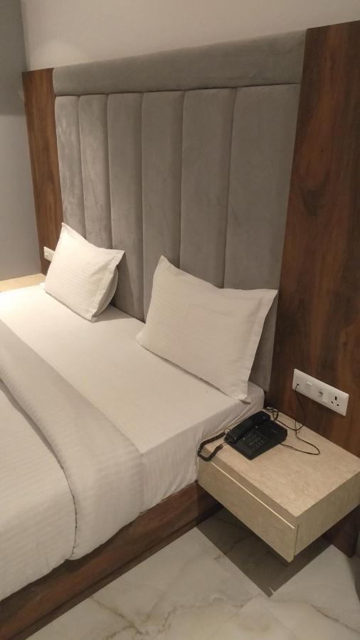 Hotel The Nilsa Ню Делхи Екстериор снимка