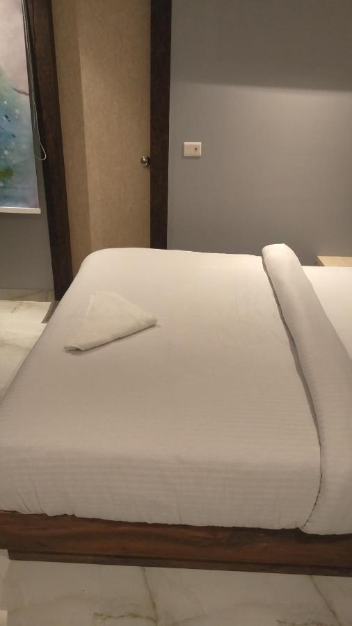 Hotel The Nilsa Ню Делхи Екстериор снимка