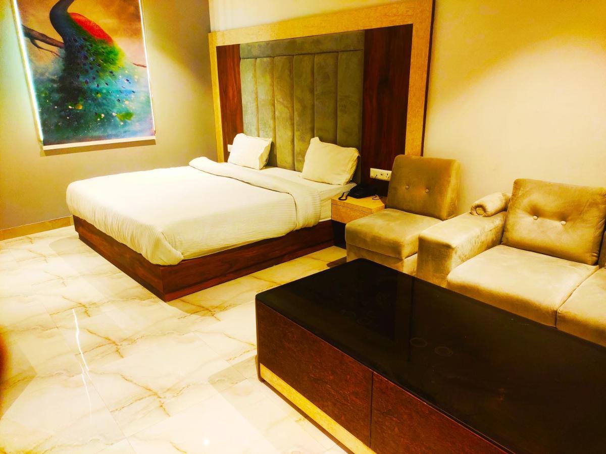 Hotel The Nilsa Ню Делхи Екстериор снимка