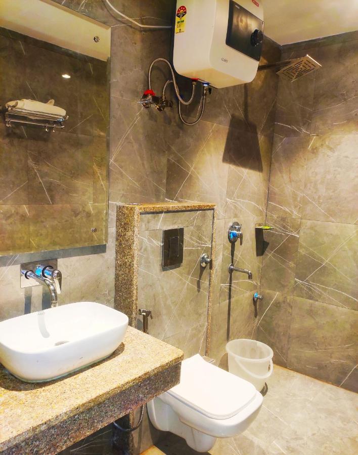 Hotel The Nilsa Ню Делхи Екстериор снимка